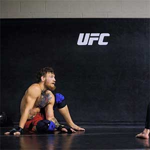Bauerfeind UFC Mcgregor knästöd sportsrehab